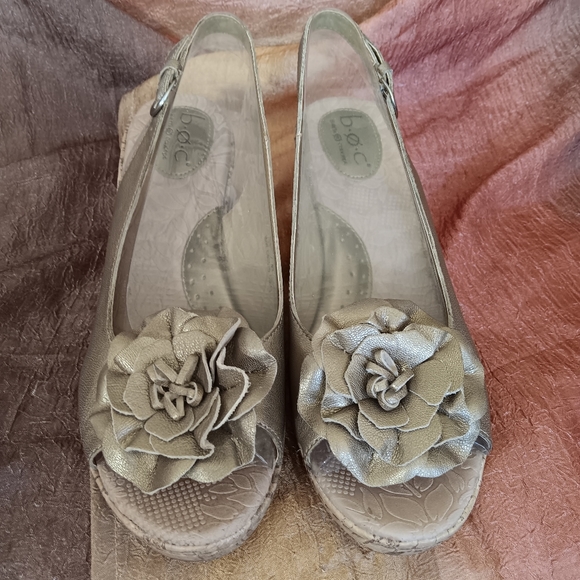 B. O. C. "Blossom" Metallic Slingback Sandal - Picture 4 of 6